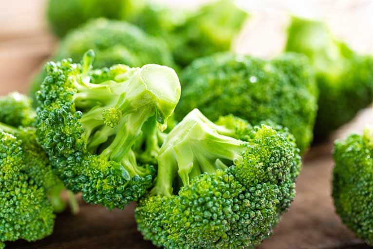 How and when to harvest broccoli.