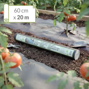 Banco de cultivo con acolchado Novamulch y plantas de tomate. Rollo de Novamulch 60 cm x 20 metros entre las plantas.