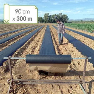 Campo acolchado con papel Novamulch con soporte para rollo de Novamulch 120 cm x 300 metros.